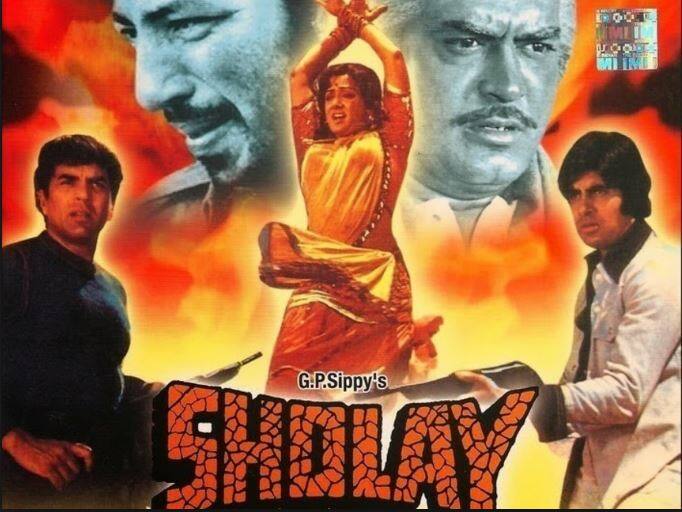 'शोले' फिल्म के डायलॉग और गब्बर के किरदार को जिस फिल्म ने अमर कर दिया वो फिल्म शुरुआती हफ्तों में फ्लॉप रही थी. दमदार किरदार, ड्रामा, एक्शन के होते हुए भी शोले फिल्म सिनेमाघरों में दर्शकों को अपनी तरफ आकर्षित नहीं कर पाई. शरुआती 12 हफ्तों में दर्शकों के ना मिलने पर शोले को फ्लॉप करार दे दिया गया. मगर बाद में इस फिल्म को रीएडिट कर के फिर से रिलीज किया गया. इसके बाद शोले ने इतिहास रच दिया.
