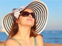 आपके स्किन और हेयर्स के लिए हार्मफुल साबित हो सकती हैं गर्मी!