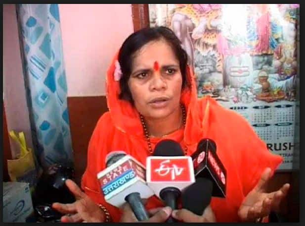 साध्वी प्राची यहीं नहीं रुकीं. जब शाहरुख खान असहिष्णुता को लेकर चर्चा में आए तो साध्वी प्राची ने शाहरुख खान के तार हाफिज सईद से जुड़े होने की बात कह कर नया बवाल खड़ा कर दिया.