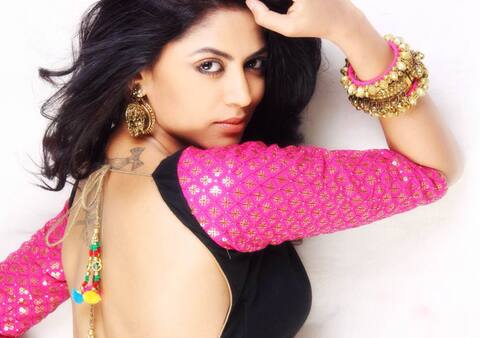 टीवी अभिनेत्री कविता कौशिक समुंदर किनारे खूबसूरत अंदाज़ में कर रही हैं मस्ती, वायरल हुईं तस्वीरें टीवी अभिनेत्री कविता कौशिक समुंदर किनारे खूबसूरत अंदाज़ में कर रही हैं मस्ती, वायरल हुईं तस्वीरें