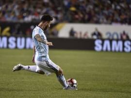 Sports मेसी से अर्जेंटीना के राष्ट्रपति ने की संन्यास का फैसला वापस लेने की अपील