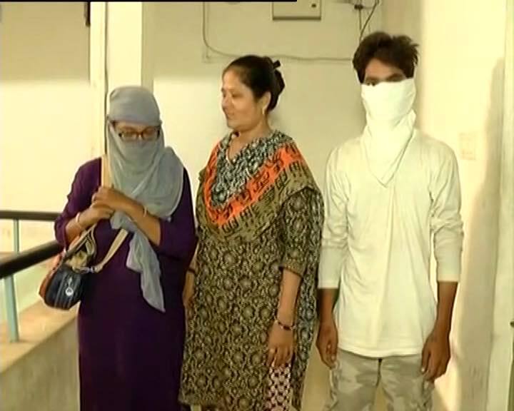 अपने नाबालिग स्टूडेंट के प्यार में मनीषा उस मुकाम पर पहुंच गई थी जहां एक पल भी वो उसके बिना रह नहीं सकती थी. और फिर एक रोज मनीषा अपने स्टूडेंट के साथ घर से भाग गई.