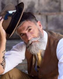 IN PICS: 60 का मॉडल हो रहा है इंटरनेट पर पॉपुलर!