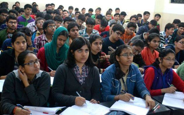  JEE एडवांस का रिजल्ट हजारों स्टूडेंट्स की किस्मत का दरवाजा खोलने वाली चाभी लेकर आया. इस बेहद ही कठिन परीक्षा में हजारों स्टूडेंट्स को सफलता मिली लेकिन इस रिजल्ट में कुछ  ही स्टूडेंट्स ऐसे थे जिन्होंने सफलता के नए कीर्तिमान स्थापित कर दिए.