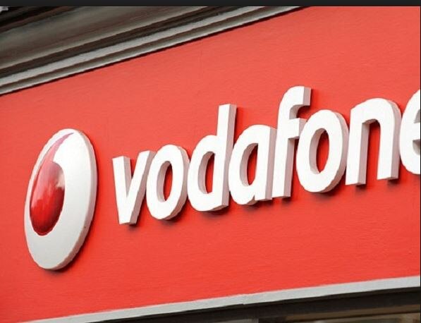 Tariff War Vodafone Offers Unlimited Calling Plans Tariff war: एयरटेल, आईडिया के बाद वोडाफोन ने किया फ्री अनलिमिटेड कॉल का ऐलान