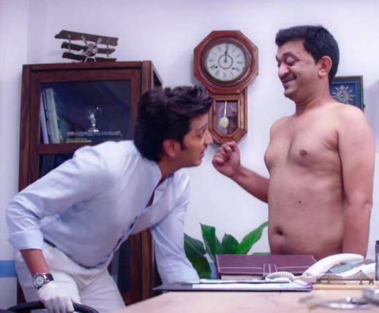 ट्रेलर के शुरू में ही रितेश देशमुख कहते हैं, ‘2003 में तीन लड़कों पर एक लड़की का भूत सवार था, 2013 में उन्हीं तीन लड़कों पर तीन लड़कियों का भूत सवार था, आज 2016 में एक भूत इन तीन लड़कों पर सवार है.’
