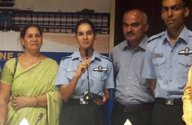 अवनी हमेशा से उड़ना चाहती थी और इसलिए वह अपने कॉलेज के फ्लाइंग क्लब में शामिल हुईं.