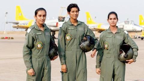 पहली बार IAF की फाइटर पायलट बनीं देश की 3 'योद्धा बेटियां', रचा इतिहास पहली बार IAF की फाइटर पायलट बनीं देश की 3 'योद्धा बेटियां', रचा इतिहास