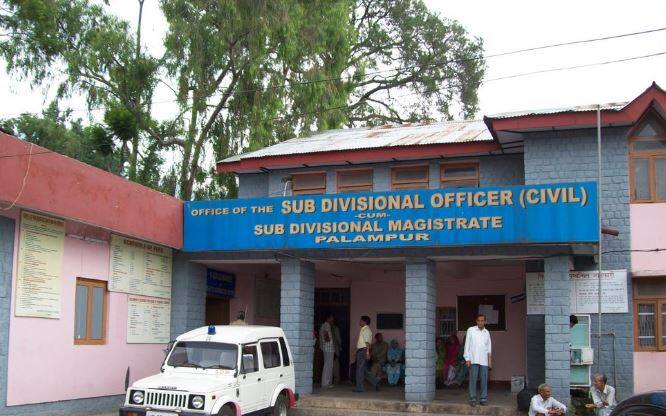  अगर आप का बर्थ सर्टिफिकेट नहीं बना तो आपको सबसे पहले SDM से जाकर मिलना होगा अगर SDM आपको रजिस्ट्रेशन की इजाजत दे देते हैं तो आप बर्थ सर्टफिकेट के लिए आवेदन कर सकते हैं. ज्यादातर मामलों में SDM रजिस्ट्रेशन की इजाजत दे देते हैं.