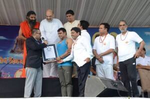 अंतर्राष्ट्रीय योग दिवस पर योगगुरु बाबा रामदेव ने बनाया वर्ल्ड रिकॉर्ड