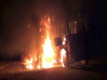 यूपी: मथुरा में मरी हुई गायों से भरा ट्रक मिला, गुस्साए लोगों ने की आगजनी