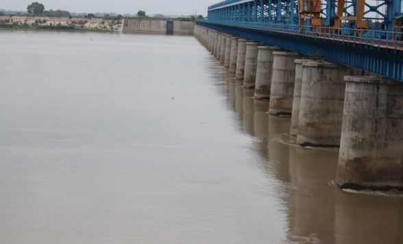 ganga water increase after hathnikund barrage open हथिनी कुंड बैराज खुलने के बाद पूर्वांचल में 5 CM प्रति घंटे की रफ्तार से बढ़ रहा है गंगा का जलस्तर