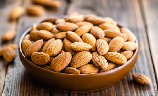 Health Tips Health benefits of eating almonds daily as per Ayurveda Health Tips: आयुर्वेद के अनुसार बादाम है एक 'सात्विक आहार', रोज खाने से तन-मन को मिलते हैं ये 5 लाभ