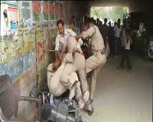 IN PICS:अवैध वसूली के बंटवारे को लेकर आपस में भिड़े पुलिसवाले