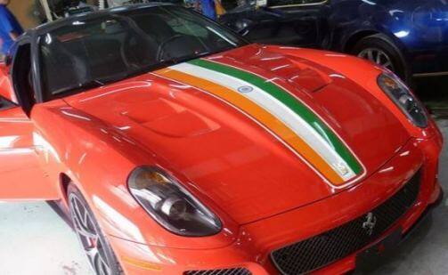 टीम इंडिया के कैप्टन महेंद्र सिंह धोनी के पास भी शानदार कार है. धोनी के पास Ferrari 599 GTO कार है. मीडिया रिपोर्ट्स की मानें तो इस कार की कीमत 3.38 करोड़ रुपए है.