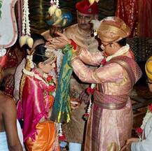 शाही शादी में एक-दूजे के हुए यदुवीर-तृषिका