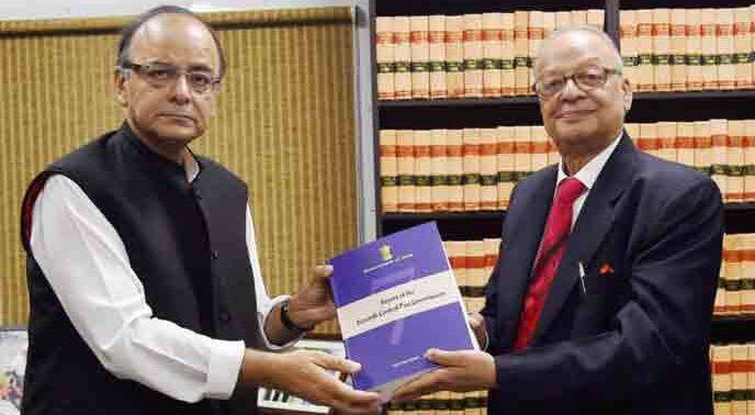 वेतन आयोग ने इस बार 14.27 फीसदी मूल वेतन में बढ़ोतरी की सिफारिश की है. आगे की सलाइड में जानिए कितनी बढ़ेगी आपकी तनख्वाह.