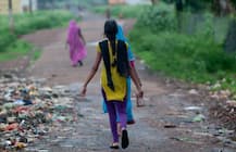 टॉयलेट बनवाने से पहले टॉयलेट जाने का हक तो दीजिए