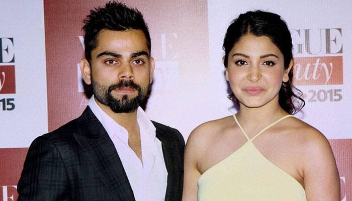 पड़ोसियों को मिला विराट-अनुष्का की शादी का न्यौता Neighbors get Virat-Anushka’s wedding invitation पड़ोसियों को मिला विराट-अनुष्का की शादी का न्यौता