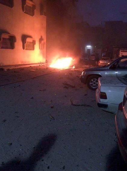 बयान के अनुसार, विस्फोट में हमलावर मारा गया और चार सुरक्षा कर्मियों की भी जान चली गई. 