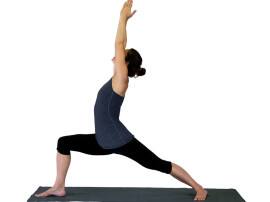 Benefits Of Warrior Pose कूल्हों और जांघों को बनाना है दुरुरूत तो करें ये आसन!