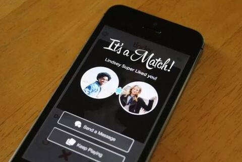 टिंडर पर इन 15 वजहों से लड़कों को स्वाइप लेफ्ट करती हैं लड़कियां!