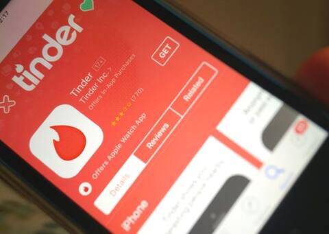 टिंडर पर इन 15 वजहों से लड़कों को स्वाइप लेफ्ट करती हैं लड़कियां!