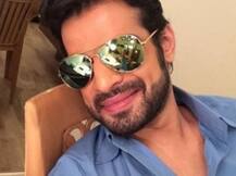 जिम में पसीना बहा रहे हैं करण पटेल