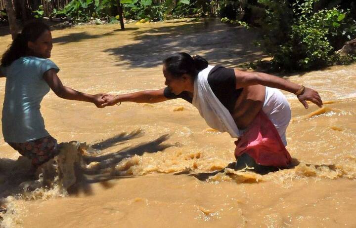 इन जिलों में 4100 हेक्टेयर से अधिक भूमि पर लगी फसल क्षतिग्रस्त हो गयी है.