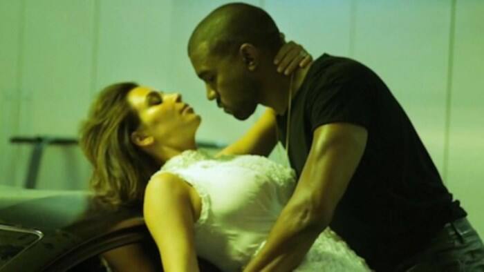  मीडिया रिपोर्ट्स की मानें तो Vivid Entertainment कंपनी के को फाउंडर Steve Hirsch ने Kim और उनेक पति Kanye West  को 25 मिलियन डॉलर का ऑफर दिया है.