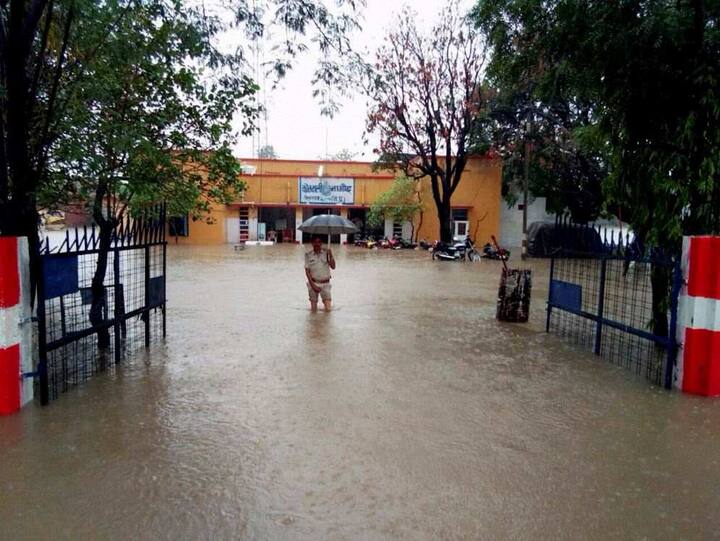 मौसम विभाग के मुताबिक मध्य प्रदेश में अभी दो दिन बारिश की संभावना और है 12 तारीख के बाद ही यहां से आफत के बादल छटेंगे. 
