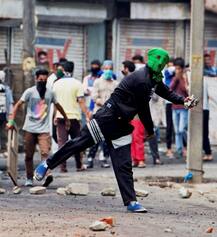 घाटी में भारी तनाव बरकरार होने से अबतक 23 की मौत, जानें 10 बड़ी बातें