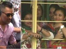 IN PICS: वाराणसी पहुंचे 'कैप्टन कूल', धोनी को देखने के लिए काफी एक्साइटेड दिखीं महिलाएं!