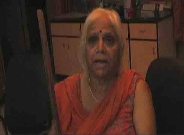 विक्रांत के मुताबिक निर्मला चंदेल के जुल्मों की शिकार ये अकेले नहीं हैं बल्कि इनके बड़े भाई और भाभी भी उनसे बहुत परेशान हैं. ऐसे में अपनी सास के खिलाफ धरने पर बैठने के अलावा इस विदेशी बहू के पास कोई दूसरा रास्ता नहीं बचा. अपनी सास के खिलाफ धरने पर बैठी एक विदेशी बहू और उसके परिवार के दर्द की ये कहानी घर की चारदीवारी से बाहर निकल कर सभी के सामने आ गई. विदेशी बहू ने मदद के लिए एंबेसी से फरीयाद की और फिर ये खबर विदेश मंत्री सुषमा स्वराज तक जा पहुंची. एक विदेशी बहू के दर्द की कहानी सुनकर सुषमा स्वराज ने फौरन ट्वीट करके उत्तरप्रदेश के मुख्यमंत्री अखिलेश यादव से इस विदेशी बहू की मदद करने की गुजारिश की
