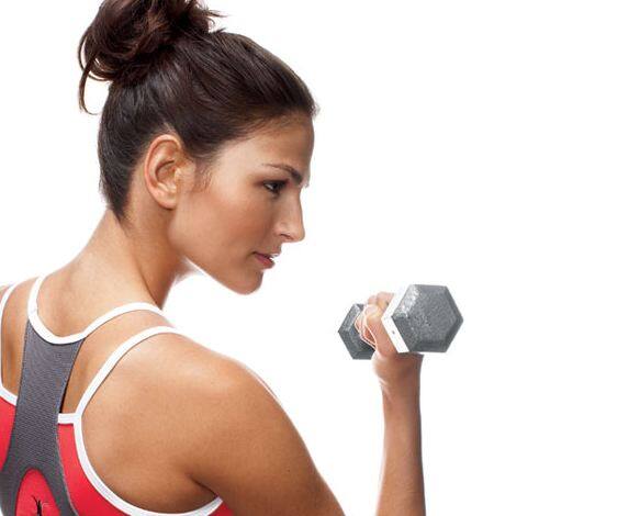 कई बार बहुत ज्‍यादा एक्सरसाइज, वॉर्मअप और वेट लिफ्टिंग करने से मसल्स बहुत थक जाती हैं. आपको स्ट्रेंथ बढ़ाने की ट्रेनिंग के दौरान इस बात का ख्याल रखना है कि मसल्स बहुत ज्यादा ना थके. इसके लिए बीच-बीच में कम समय के लिए एक्सरसाइज करें. 