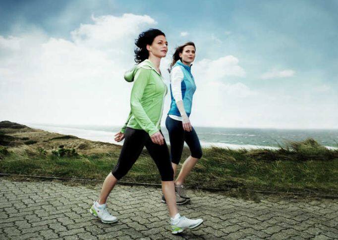 एक सप्ताह तक इसी तरह वॉक करके समय को बढ़ाएं 15 मिनट को 20 मिनट या 25 मिनट करें. शुरूआत में 5 मिनट टहलें. फिर 10 या 15 मिनट तेज कदमों से चलें, फिर 5 मिनट आराम से चलें. 