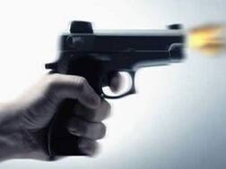 घर के बाहर पी शराब तो, पुलिसवाले ने मार दी गोली