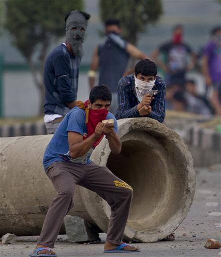 इन घायलों में 134 लोगों की आंखों में चोटें आई हैं. 