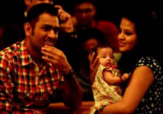 कैप्टन  धोनी अपनी बेटी जीवा के साथ अक्सर समय बिताते हैं.