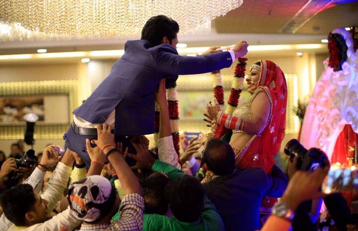 शादी से पहले संभावना की 13 जुलाई को मेहंदी की रस्म अदा की गई.