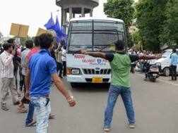 गुजरात में दलितों का गुस्सा, आत्महत्या की कोशिश करने वालों में एक की मौत