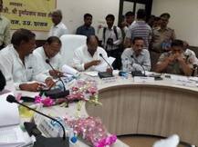 यूपी कैबिनेट मंत्री दुर्गा प्रसाद यादव पर गैर SP विधायकों के साथ भेदभाव का अारोप लगा