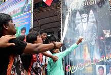 IN PICS: सुपरस्टार रजनीकांत की फिल्म 'कबाली' की रिलीज पर बर्बाद हुआ कई लीटर दूध!