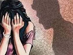 शादी के लिए मना करने पर लड़की पर फेंका तेज़ाब