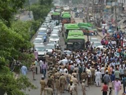 मरीज़ जाम में फंसा रहा, ‘आप’ विधायक के समर्थक करते रहे प्रदर्शन