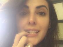 मंदना करीमी ने की सगाई, आपने मंगेतर के साथ रिंग वाली तस्वीर की शेयर