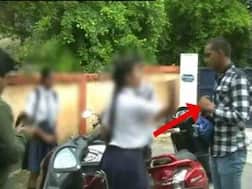 यूपी में 'मजनुओं की हुई मरम्मत', पीछा करने वालों को सरेआम पीटा