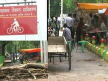 इलाहाबाद: साइकल ट्रैक पर दबंगों का कब्जा, किसी ने बनाया मकान तो कोई चल रहा दुकान!