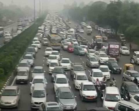 बारिश ने कर दी मिलेनियम सिटी गुड़गांव की मिट्टीपलीद, तस्वीरों में 11 बड़ी बातें बारिश ने कर दी मिलेनियम सिटी गुड़गांव की मिट्टीपलीद, तस्वीरों में 11 बड़ी बातें