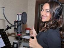 सोनाक्षी ने 'अकीरा' के लिए दी अपनी आवाज़